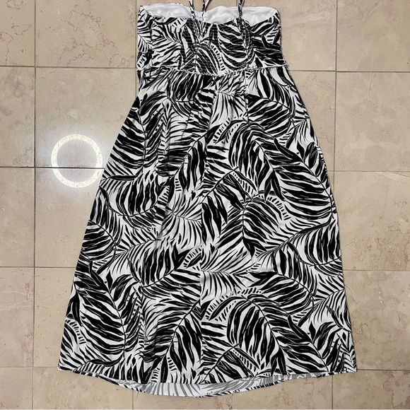 Halter Style Maxi Dress Women’s Size XL Black & White Leaf Print Ruched Back - Picture 3 of 7